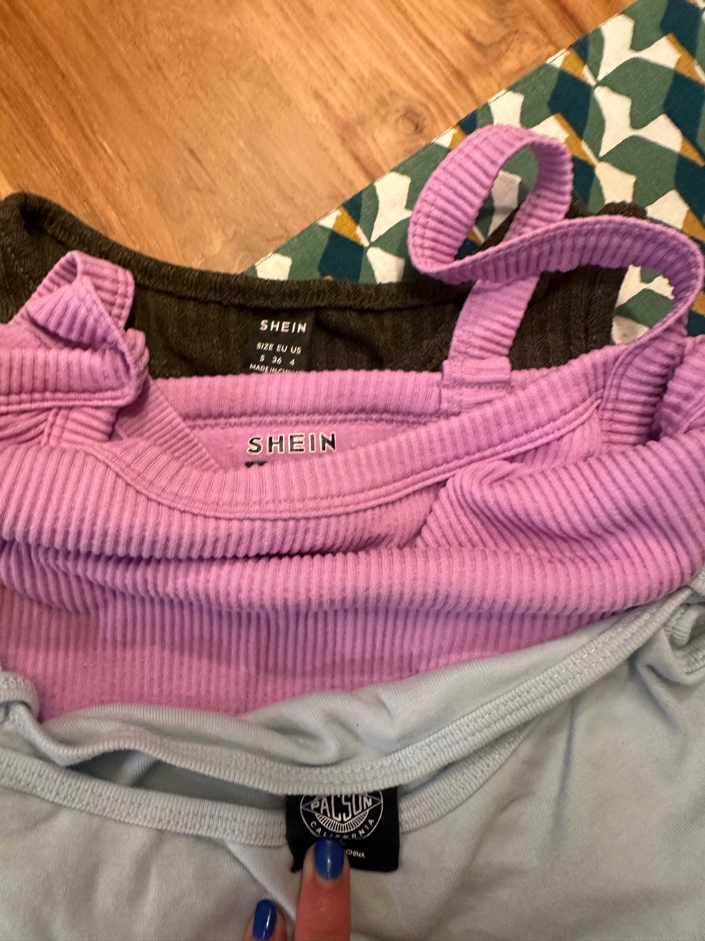 Set of girls Hollister Aeropostale Pacsun Shein jeans shorts and tank tops - Picture 3 of 3